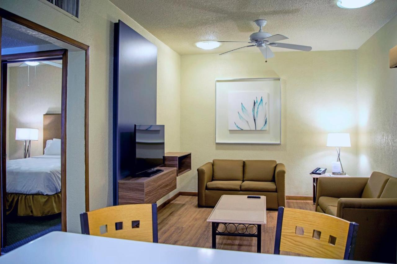 Holiday Inn Hotel&Suites Chihuahua, an IHG Hotel Bagian luar foto