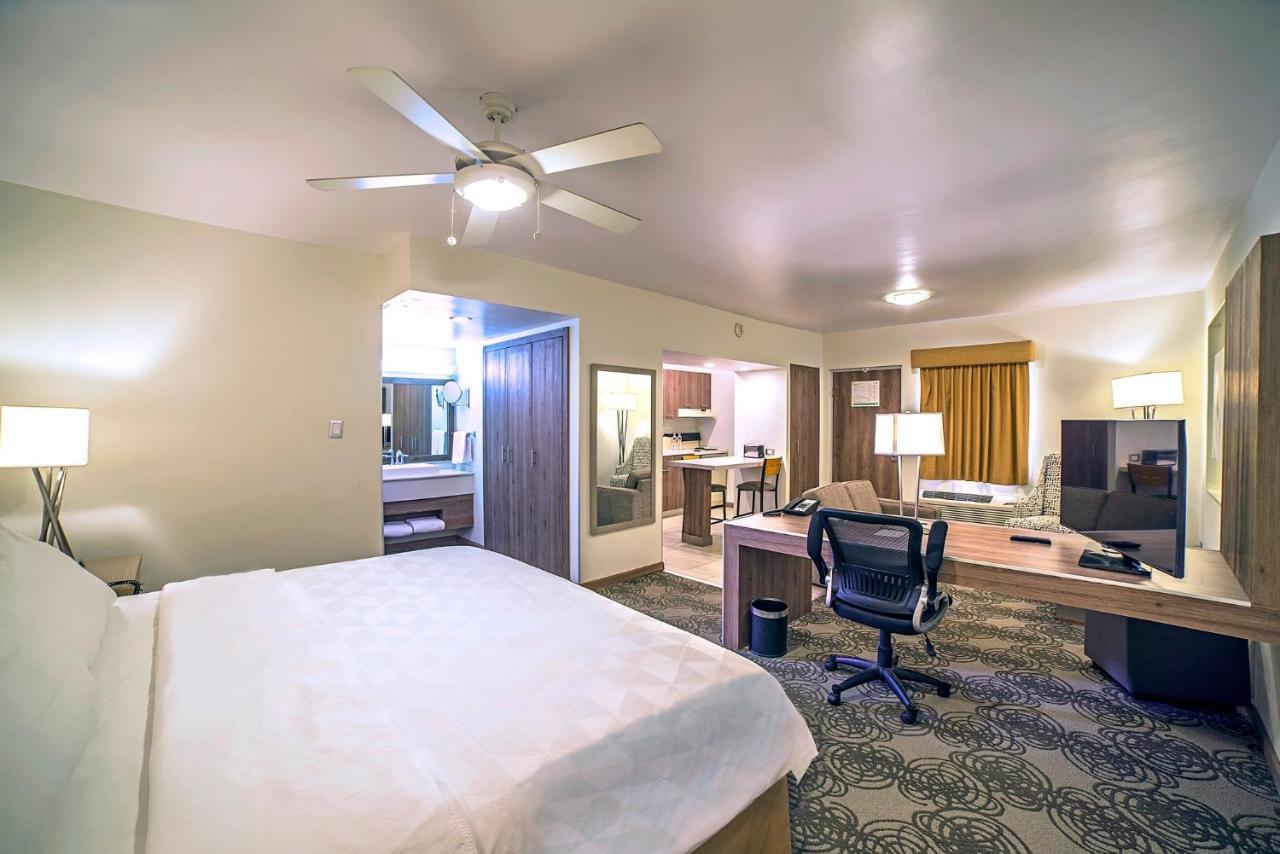 Holiday Inn Hotel&Suites Chihuahua, an IHG Hotel Bagian luar foto