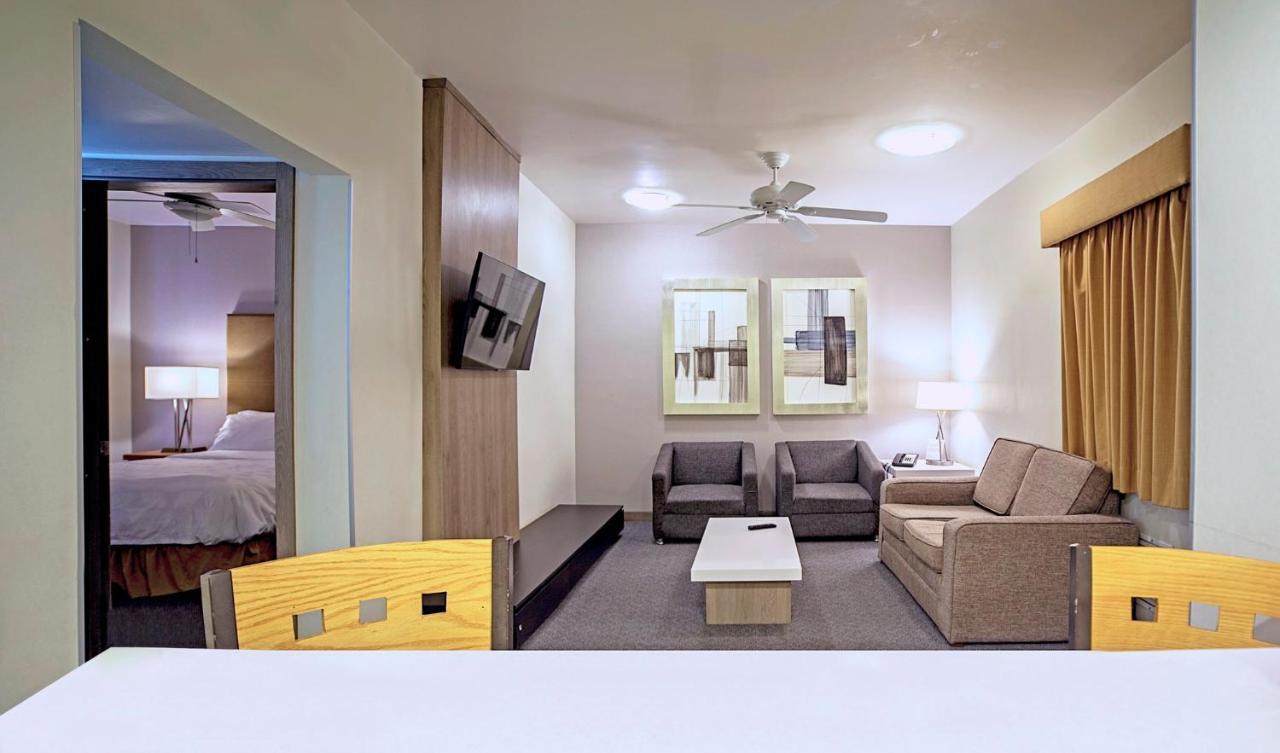 Holiday Inn Hotel&Suites Chihuahua, an IHG Hotel Bagian luar foto