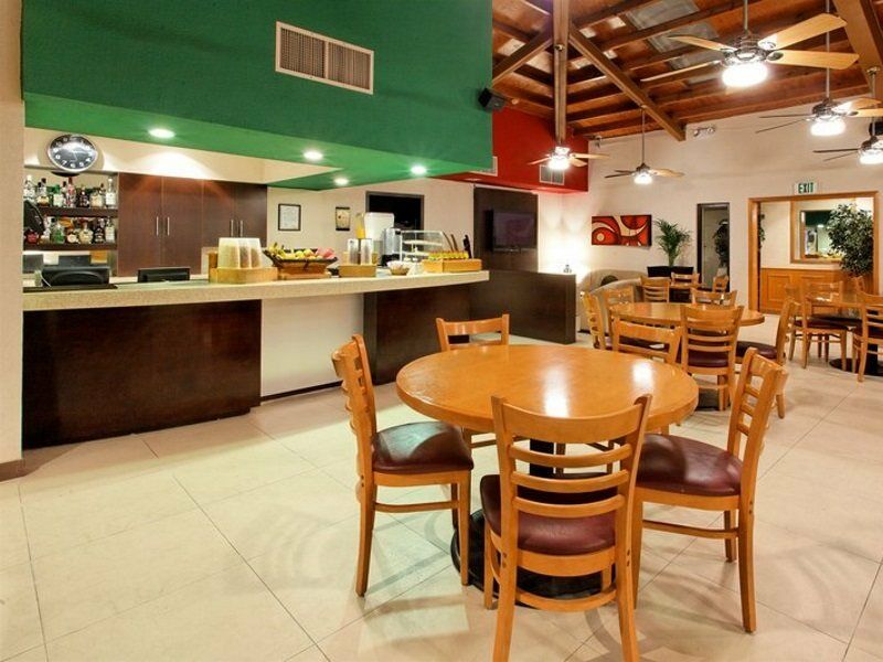 Holiday Inn Hotel&Suites Chihuahua, an IHG Hotel Bagian luar foto